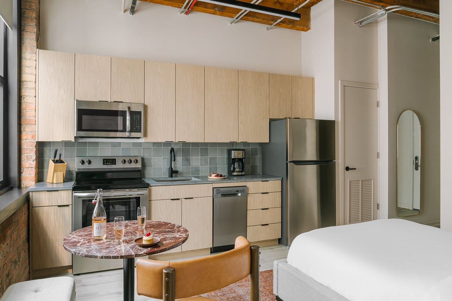 Building Photo - 555 W Jackson Blvd