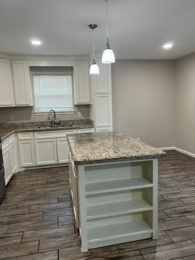 Building Photo - 1309 Alta Vista Dr