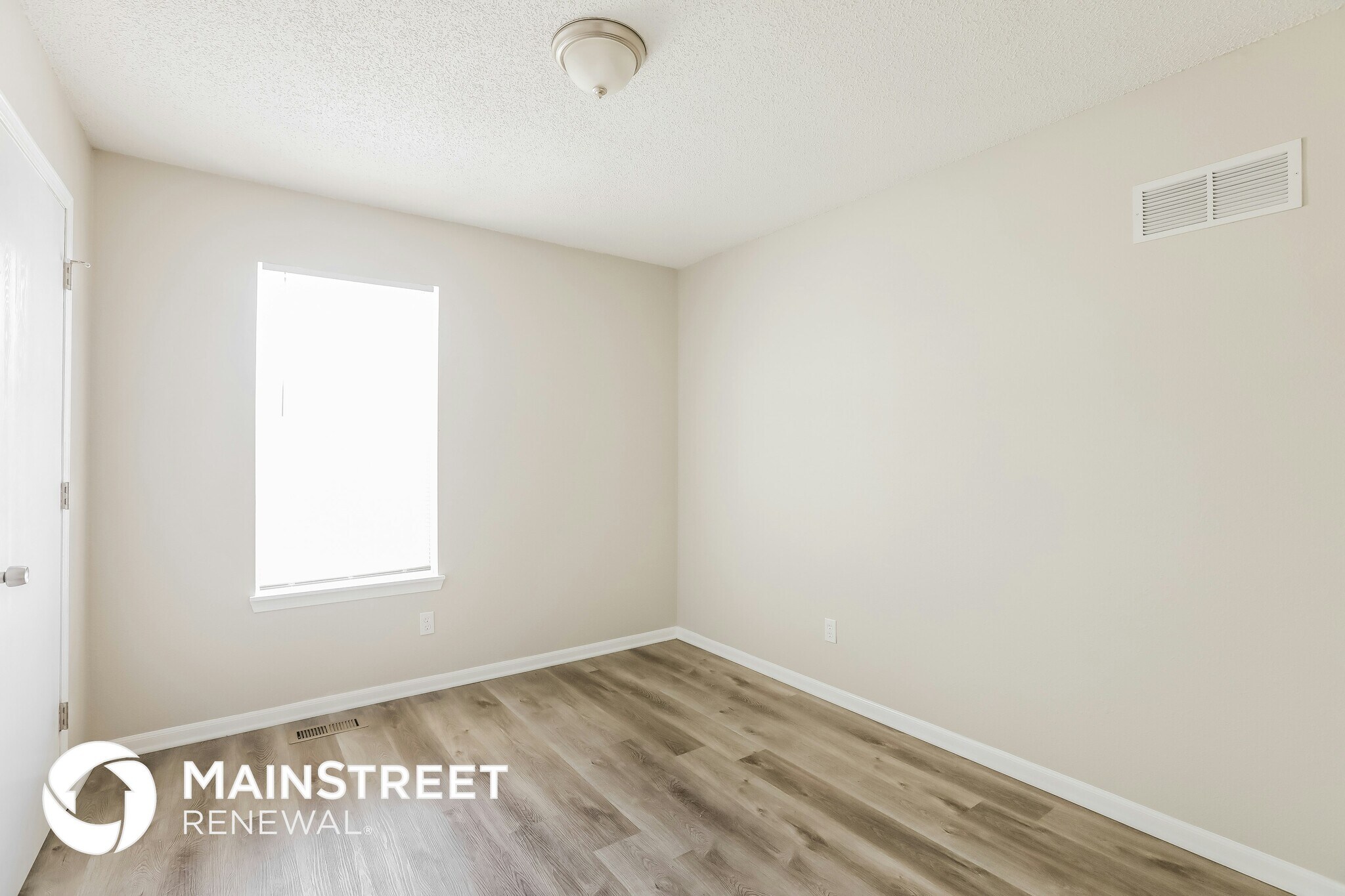 Building Photo - 1024 NE Queens Ct