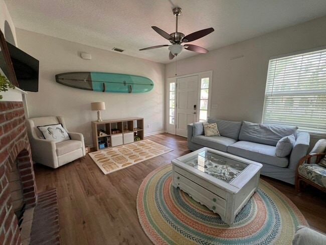 Building Photo - 4661 Astral St