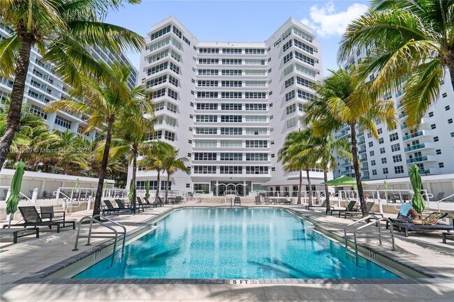 Building Photo - 4925 Collins Ave