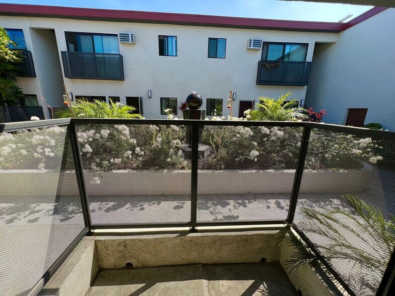 Building Photo - 3510 Clarington Ave