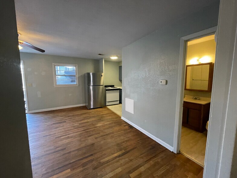 Building Photo - 414 E Madison St