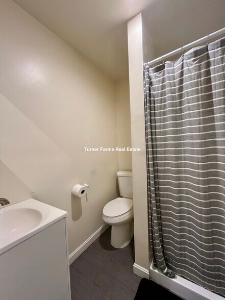 Building Photo - 525 E 3rd St