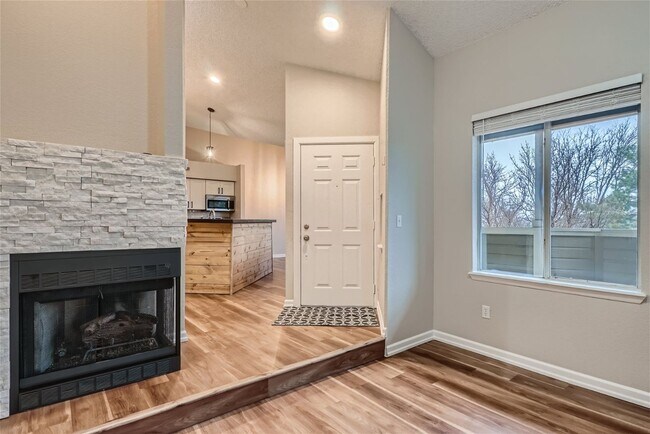 Building Photo - Desirable DTC Condo