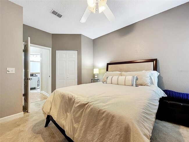 Building Photo - 704 Seagate Dr