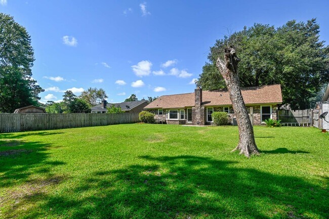 Building Photo - 617 Longleaf Rd