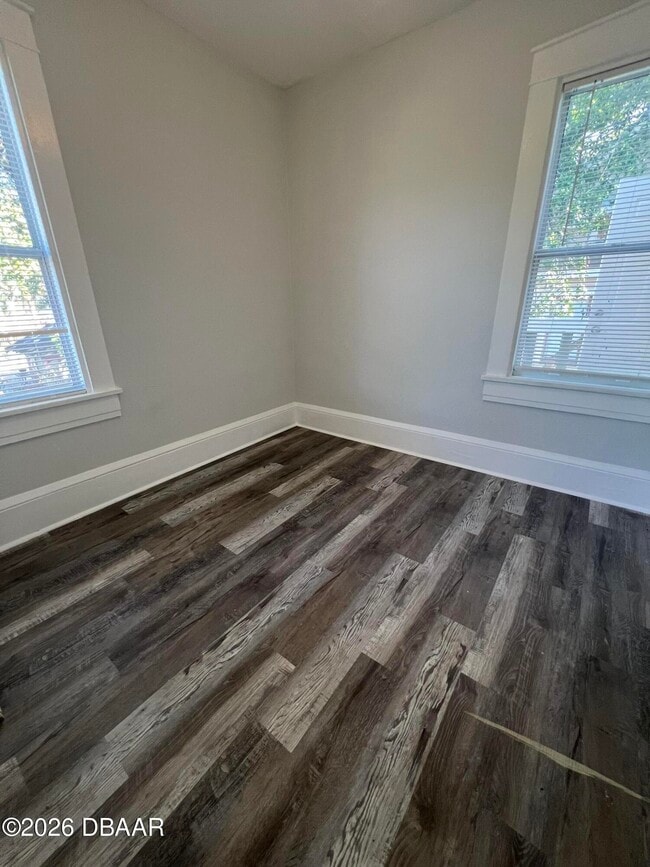 Building Photo - 209 Taylor Ave