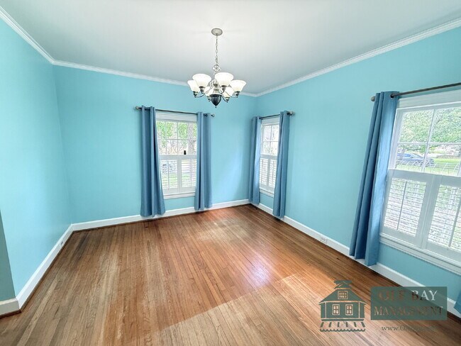 Building Photo - Charming Midtown Cottage  All approved applications are subject to an 18-month lease term. $75 pe...