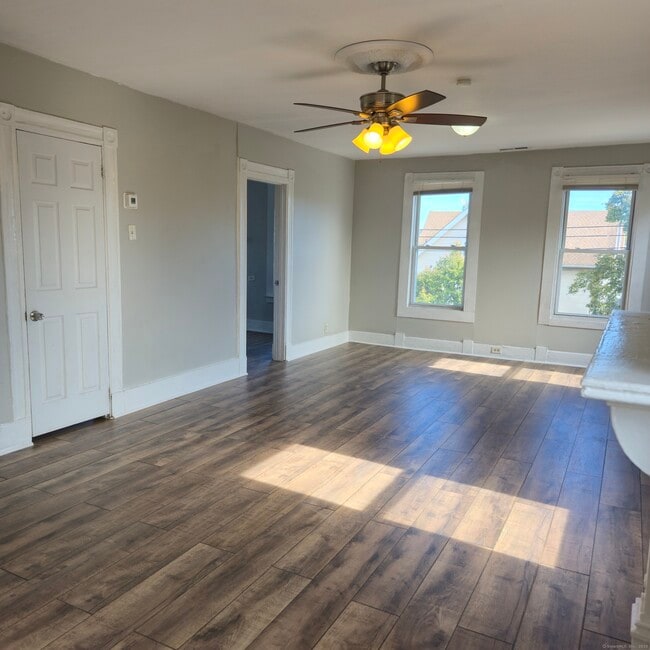 Primary Photo - 168 Lloyd St