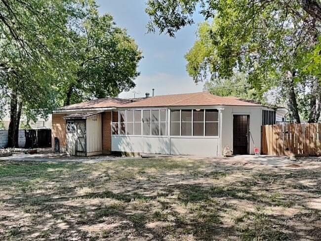 Building Photo - ONE OF A KIND GEM IN FORT WORTH!