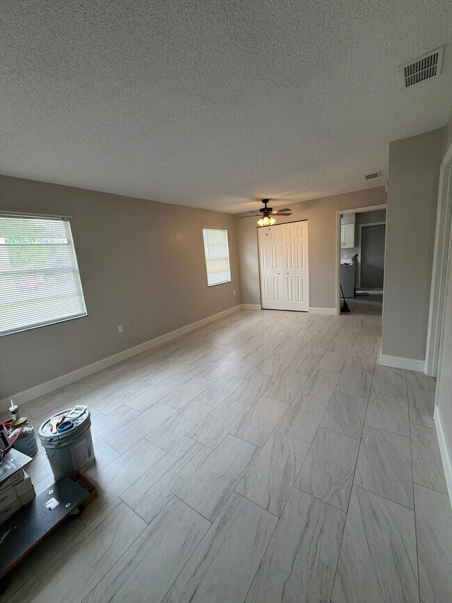 Building Photo - 536 Pinewood Ave