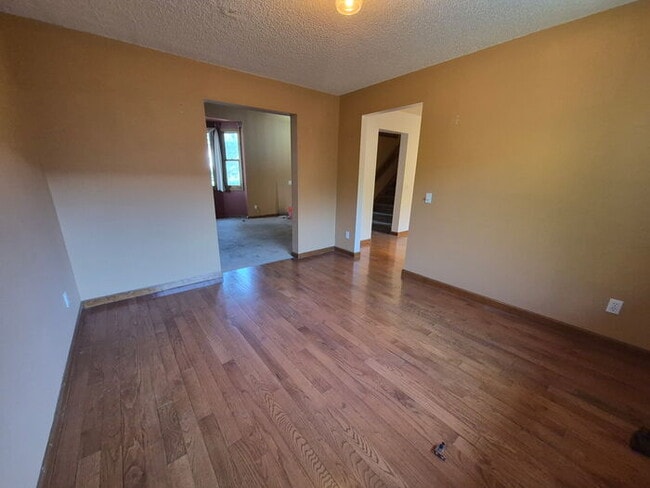 Building Photo - 4272 Kingsbury Dr