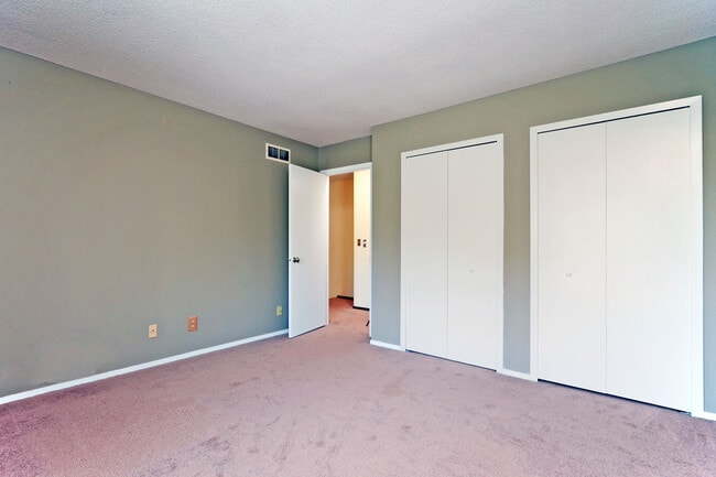 Building Photo - Wonderful 3 Bed 2 Bath Townhome in Little Canada