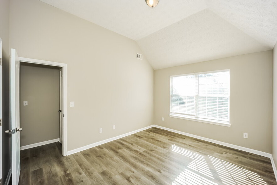 Building Photo - 1365 Camelia St