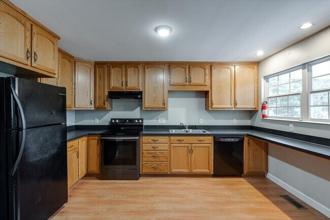 Building Photo - Charming 3-Bed / 2-Bath Home