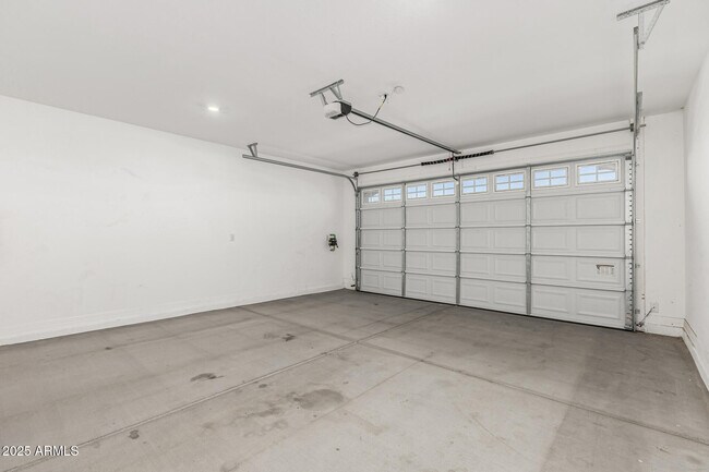 Building Photo - 1229 E Maldonado Dr