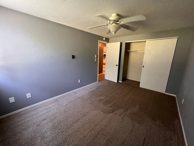 Building Photo - 902 Benton Dr