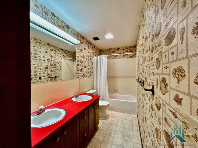 Building Photo - Mid-century Modern Single-family Home for Rent