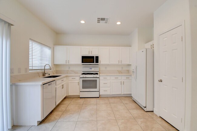 Building Photo - Great home with 4 bedrooms, 2.5 baths. New Floors Paint and Countertops.