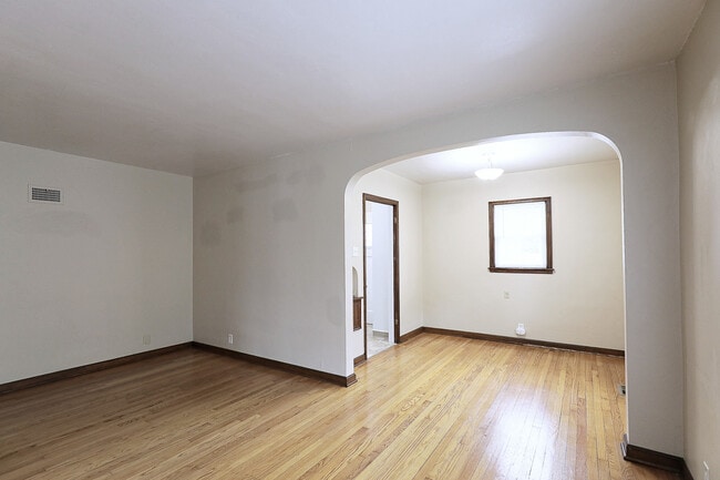 Building Photo - 1425 S 11th St