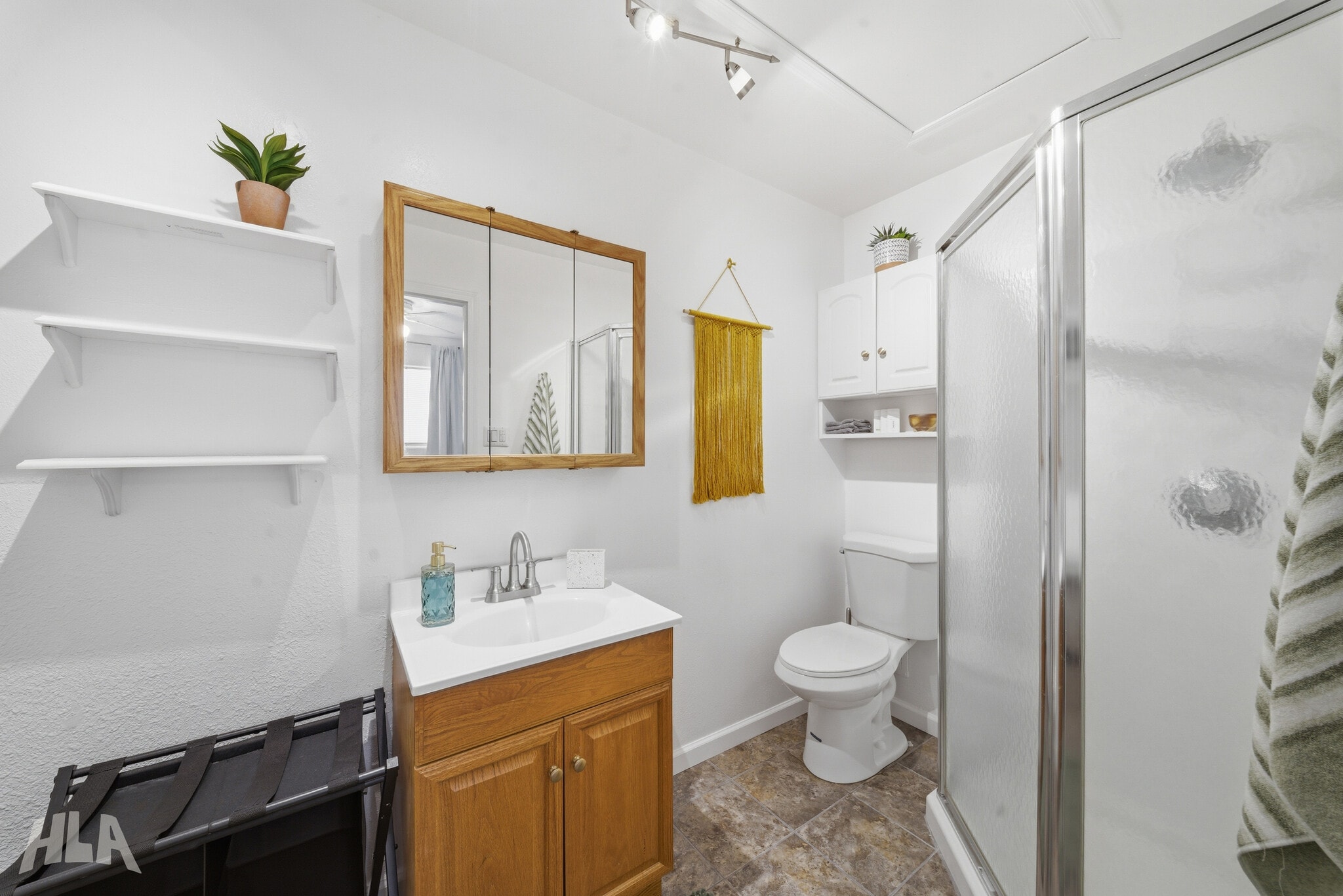 Master Bath with Walk in shower - 10237 S Avenida Compadres