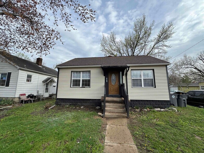 Building Photo - 1052 Covert Ave