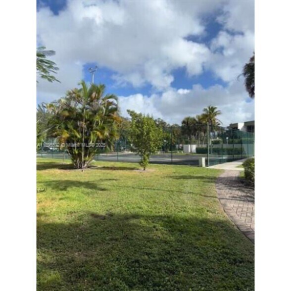 Building Photo - 4235 N University Dr