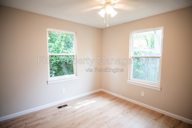 Building Photo - 607 Hillview Rd