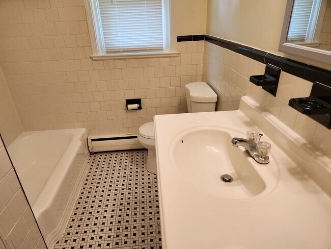 Building Photo - 2303 Druid Dr