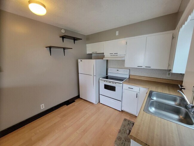 Building Photo - 3 bedroom 1 bath