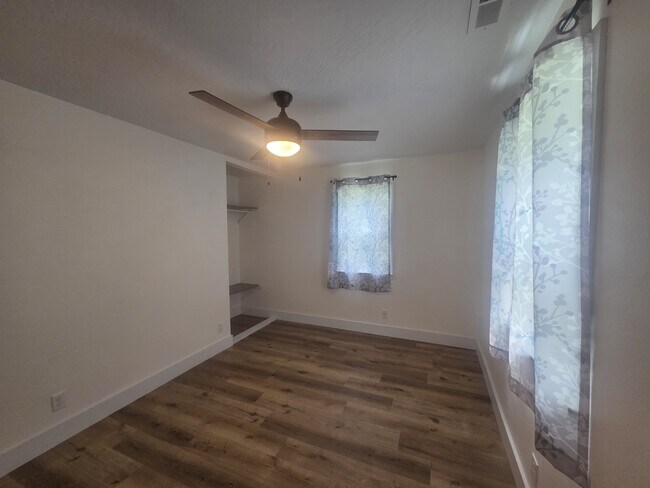 Building Photo - 2842 W Elm St
