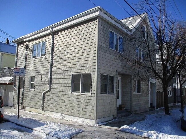 Building Photo - 298 Hurley St