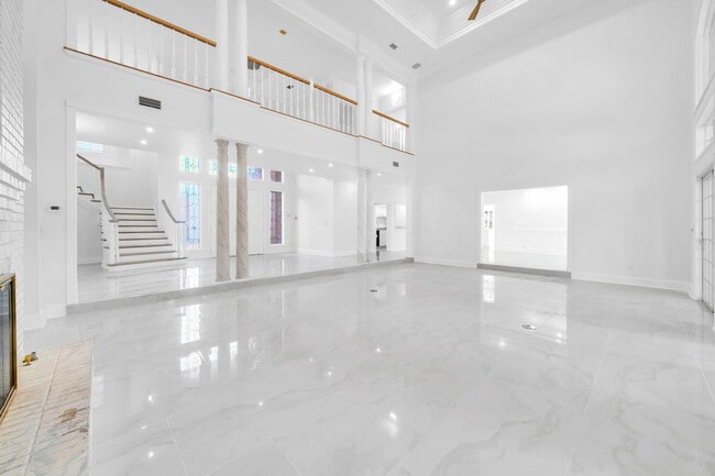 Building Photo - 1524 Glenlake Cir