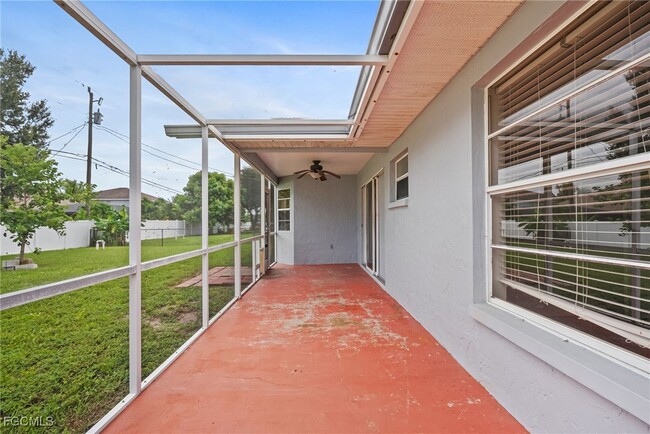 Building Photo - 1425 SW 10th St