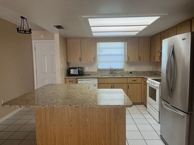 Building Photo - 2112 W Martin St