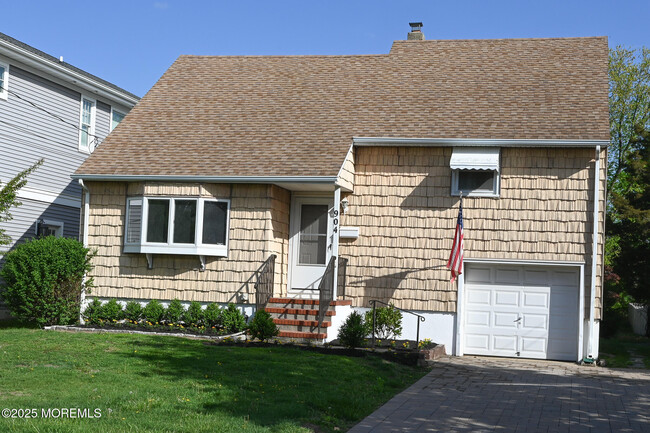 Building Photo - 904 Claridge Dr