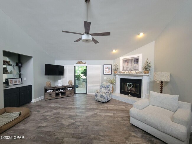 Building Photo - 633 Amberjack Dr