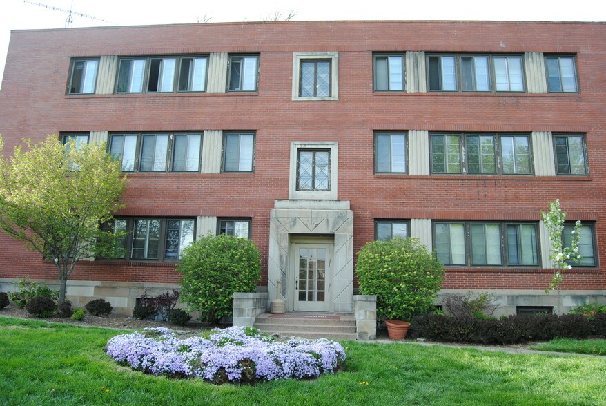 Building - 708 W Bancroft St