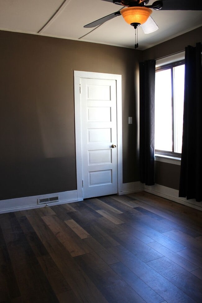 Building Photo - 3 Bedroom - one level