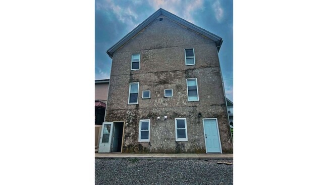 Building Photo - 808 1/2 Eynon St