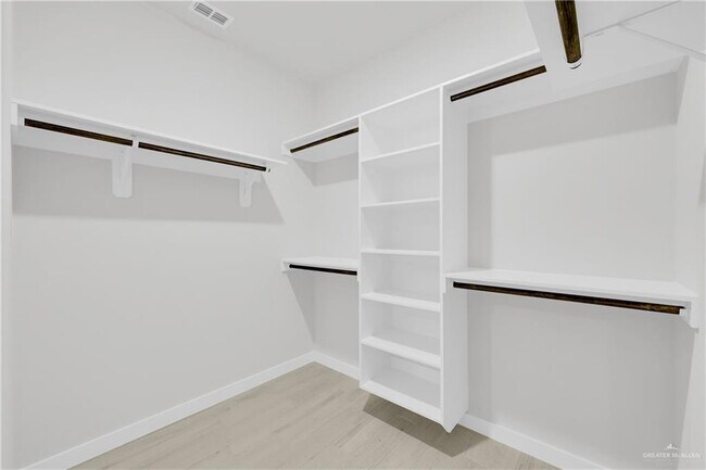 Building Photo - 25 Nerine Ave