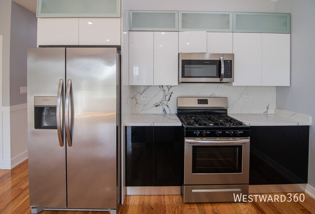 Building Photo - Penthouse 3 bed 2 bath near Washington Park