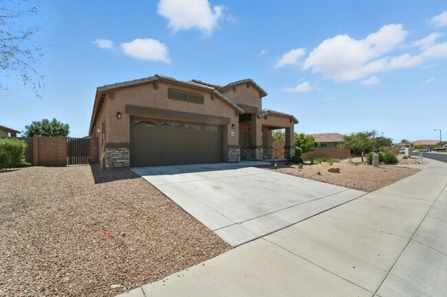 Building Photo - Welcome to this stunning 3-bedroom, 2-bath...