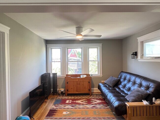 Building Photo - 110 Vassal Ln