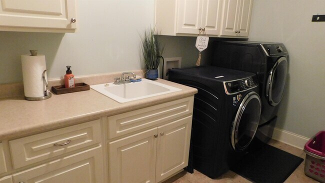 Building Photo - 400 Beaumont Park Cir