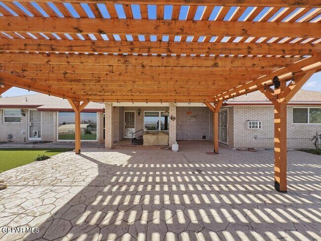 Building Photo - 9000 Rancich St