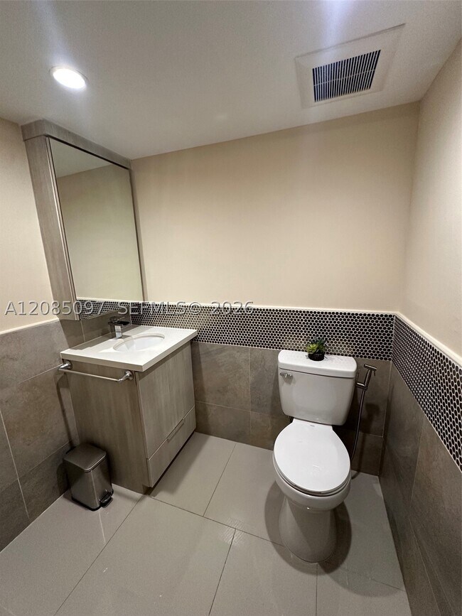 Building Photo - 14357 Kendale Lakes Dr