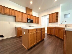 Building Photo - Beautiful North Merced Home in a Prime Location
