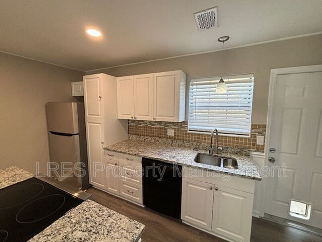 Building Photo - 517 Carambola Ave